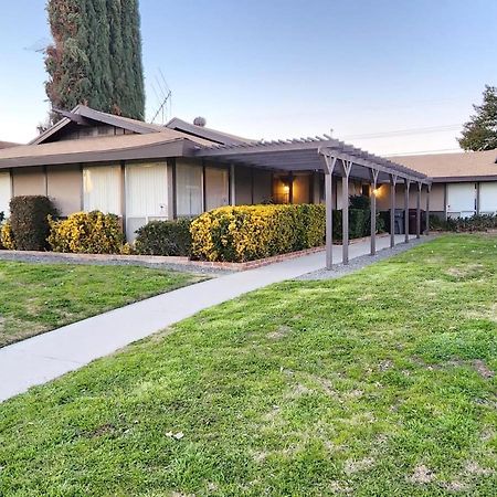 Centrally Located, 4X Queen, 300 Mbps Internet With Backyard! Hemet Exteriér fotografie