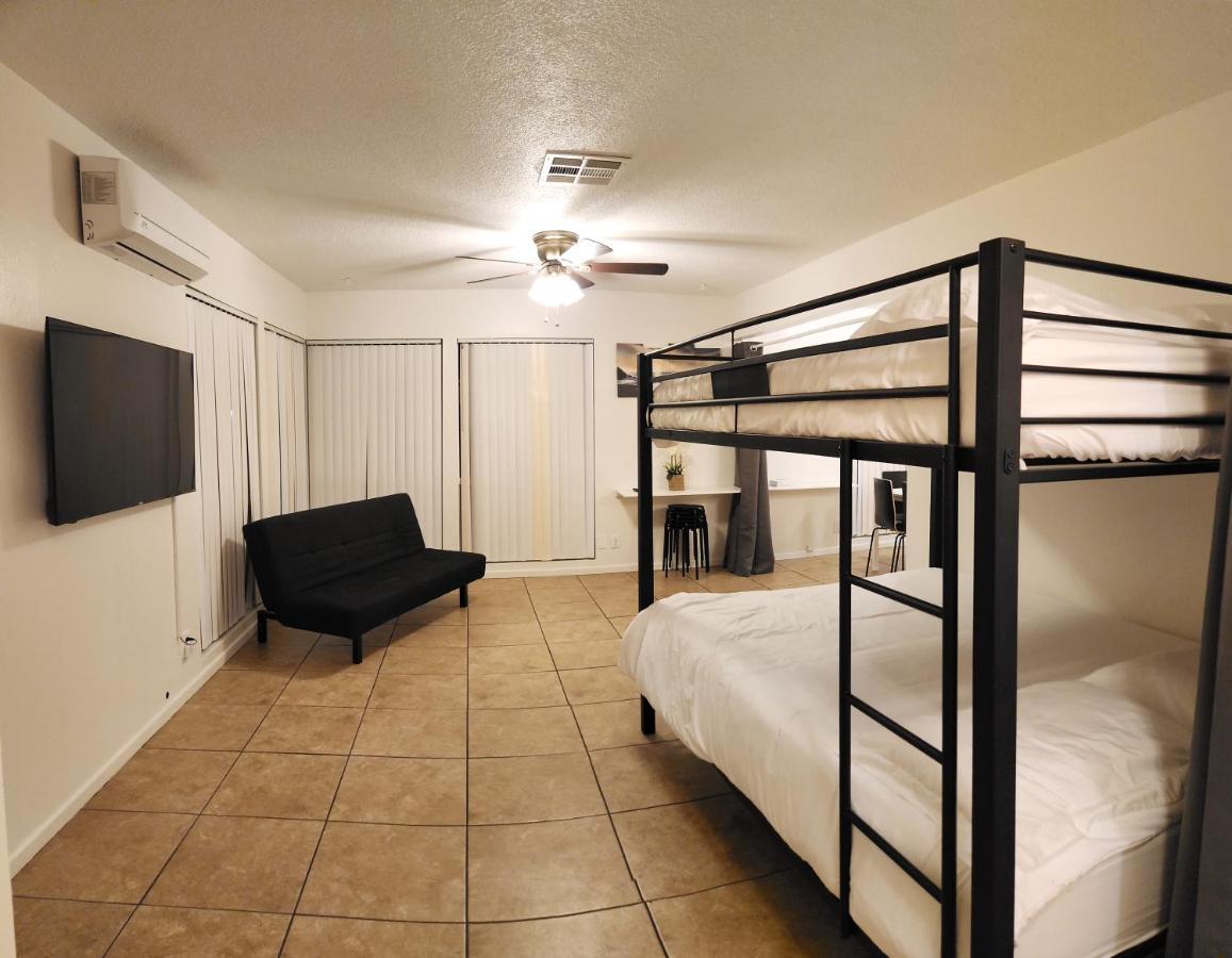 Centrally Located, 4X Queen, 300 Mbps Internet With Backyard! Hemet Exteriér fotografie