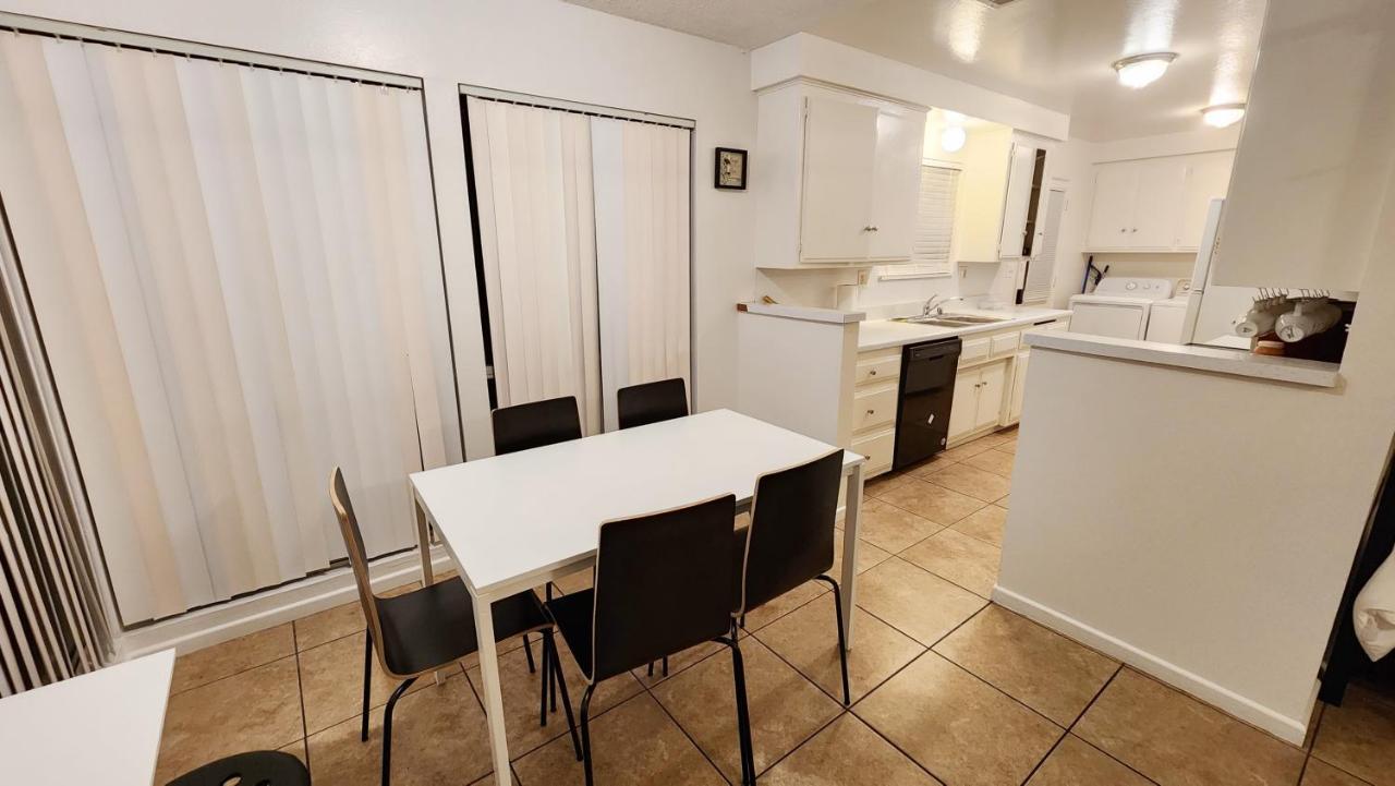 Centrally Located, 4X Queen, 300 Mbps Internet With Backyard! Hemet Exteriér fotografie