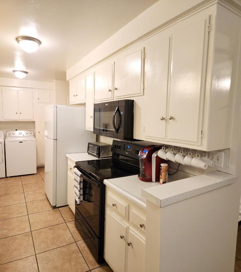 Centrally Located, 4X Queen, 300 Mbps Internet With Backyard! Hemet Exteriér fotografie