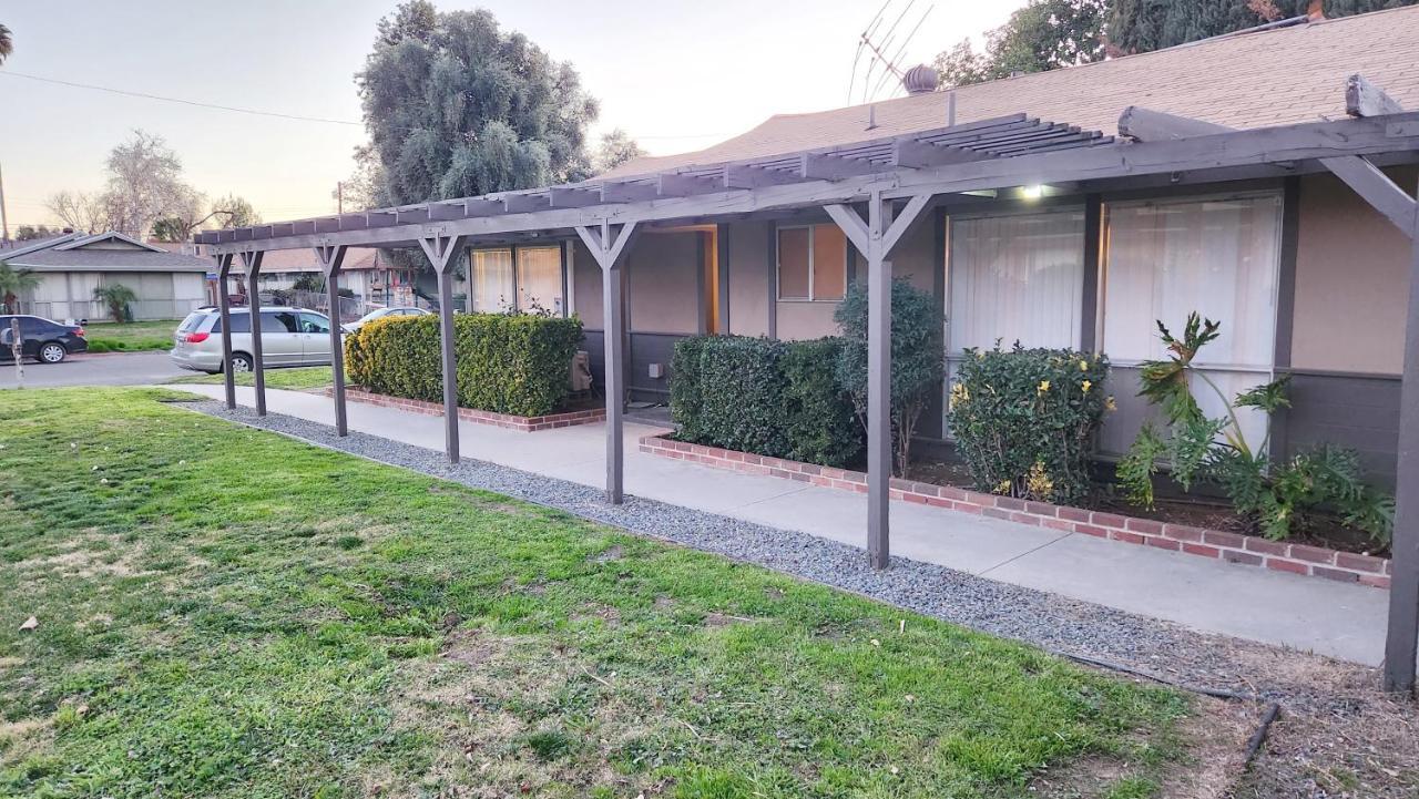 Centrally Located, 4X Queen, 300 Mbps Internet With Backyard! Hemet Exteriér fotografie